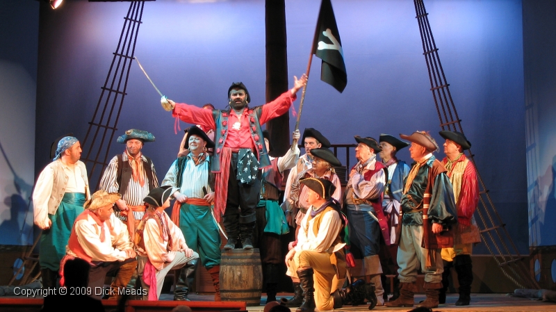 Pirates 2009 Act 1-06.jpg - "For I am a Pirate King!"